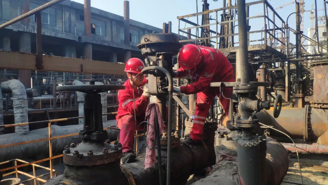 【一線】戰高溫 斗酷暑 忙檢修(圖2) 圖片