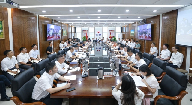 集團(tuán)圍繞“貫徹黨的二十屆三中全會(huì)精神、提升企業(yè)競(jìng)爭(zhēng)力”開展第一次研討(圖1) 集團(tuán)圍繞“貫徹黨的二十屆三中全會(huì)精神、提升企業(yè)競(jìng)爭(zhēng)力”開展第一次研討(圖1)