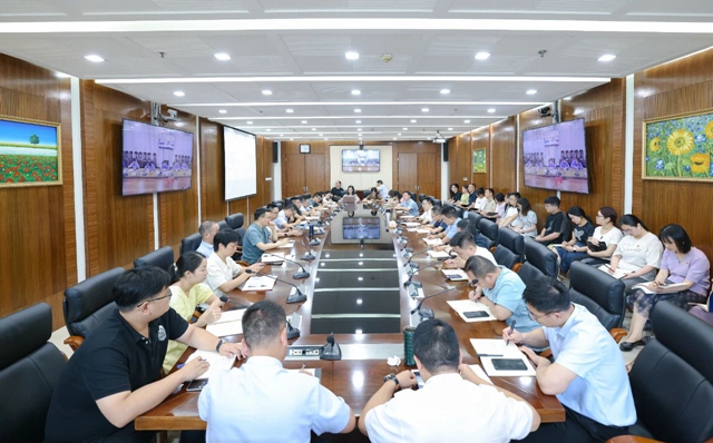 集團(tuán)召開(kāi)綜合系統(tǒng)工作會(huì)議(圖1) 集團(tuán)召開(kāi)綜合系統(tǒng)工作會(huì)議(圖1)