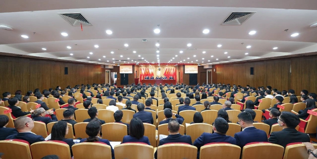 宜化集團(tuán)2024年度工作總結(jié)暨技術(shù)創(chuàng)新表彰大會(huì)、七屆四次職工代表大會(huì)勝利閉幕(圖1) 宜化集團(tuán)2024年度工作總結(jié)暨技術(shù)創(chuàng)新表彰大會(huì)、七屆四次職工代表大會(huì)勝利閉幕(圖1)