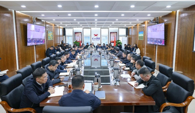 宜化集團(tuán)領(lǐng)導(dǎo)班子深入貫徹中央八項規(guī)定精神學(xué)習(xí)教育讀書班舉行集體學(xué)習(xí)研討(圖1)