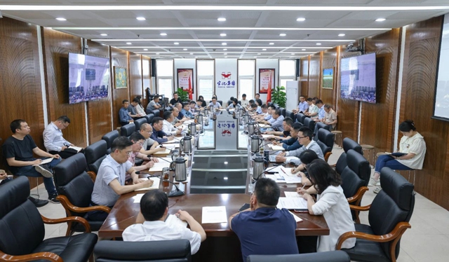 宜化集團領導班子舉行深入貫徹中央八項規(guī)定精神學習教育讀書班第二次集體學習研討(圖1) 宜化集團領導班子舉行深入貫徹中央八項規(guī)定精神學習教育讀書班第二次集體學習研討(圖1)