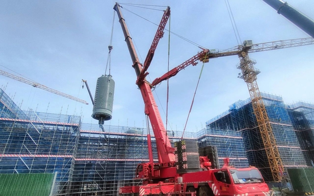 內蒙古宜化聚合釜精準吊裝完成 項目邁入建設新階段(圖1) 內蒙古宜化聚合釜精準吊裝完成 項目邁入建設新階段(圖1)