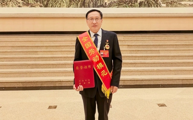 祝賀！新疆宜化礦業(yè)龐建將榮獲全國勞動(dòng)模范